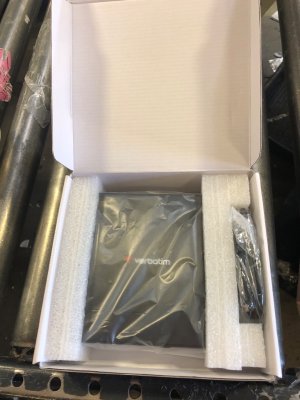 Photo 1 of Verbatim Ultra HD 4K CD DVD Blu-ray Writer USB 3.2 GEN 1 USB-C Connectivity Slim Brushed Metal Enclosure Compatible with Mac and PC with Free 25GB Verbatim Blu-ray disc