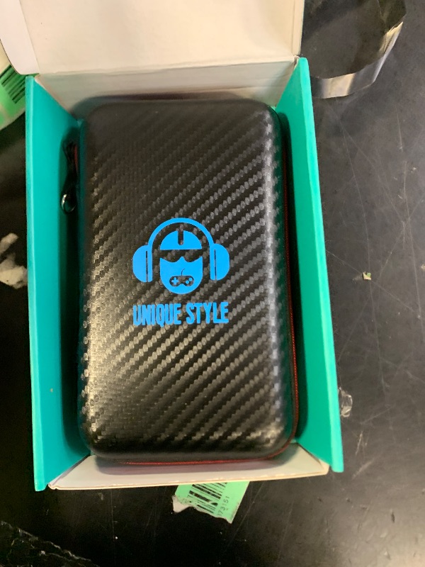 Photo 1 of ?R36MAX 4000mAh Portable Rechargeable Handheld Retro Game Console,Comfort Non-Slip Handheld Standing Retro Game Console with 64G TF Car,4.0-inch Screen,for Office,White