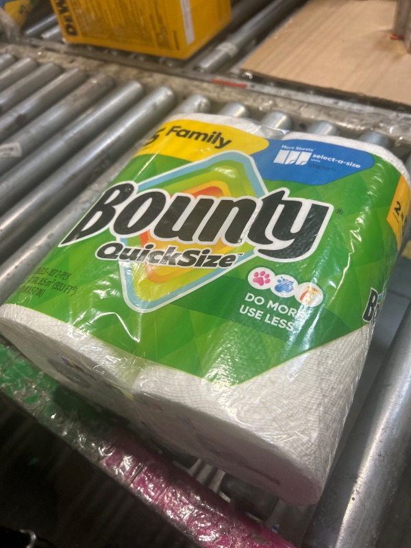 Photo 1 of Bounty Paper Towels Quick Size, White, 2 Family Rolls 