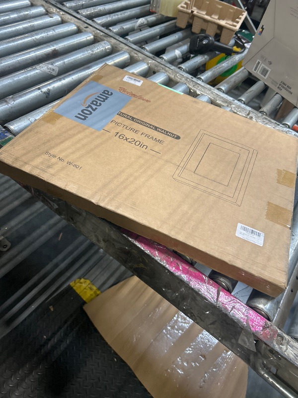 Photo 1 of *****FRAME DAMAGE****
Heimlove 16x20 Picture Frames Natural Walnut,Original Wood Hand Make Crafted Poster Frame with Mat to 11x14 Graduation Picture Display,Family Picture,Wedding Picture,Photo,Document Wall Mounted