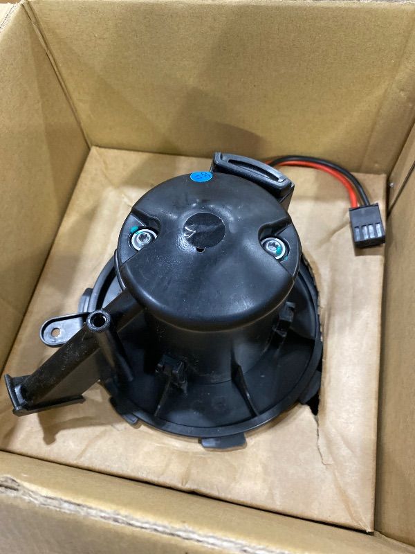 Photo 1 of *UNTESTED*
KAX AC Blower Motor Compatible with Audi Q5 S5 2013-2017, Porsche Macan 2015-2021, A4 Quattro A4 S4 2013-2016, A5 Quattro 2012-2017, Q3 Quattro 2016 - HVAC Heater Blower Motor Replaces# 700301,75030