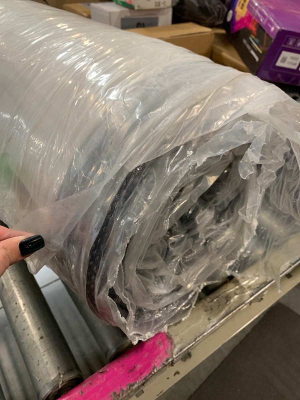 Photo 1 of ****SIMILAR ITEM****** UNKNOWN SIZE****** Twin Mattress 10 Inch Medium Firm Hybrid Mattress Twin Size Memory Foam Pocket Steel Springs Matress in a Box for All Sleep Positions Motion Isolation Ensure Comfortable Sleep (White, Twin 10 INCH)