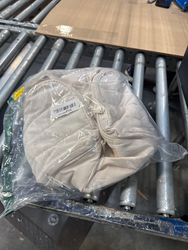 Photo 1 of *MINOR DAMAGE - USED*
BAGSMART Toiletry Bag for Women with Hanging Hook, Puffy Water-resistant Makeup Cosmetic Bag for Accessories, Shampoo, Full-size Container, Toiletries, Beige