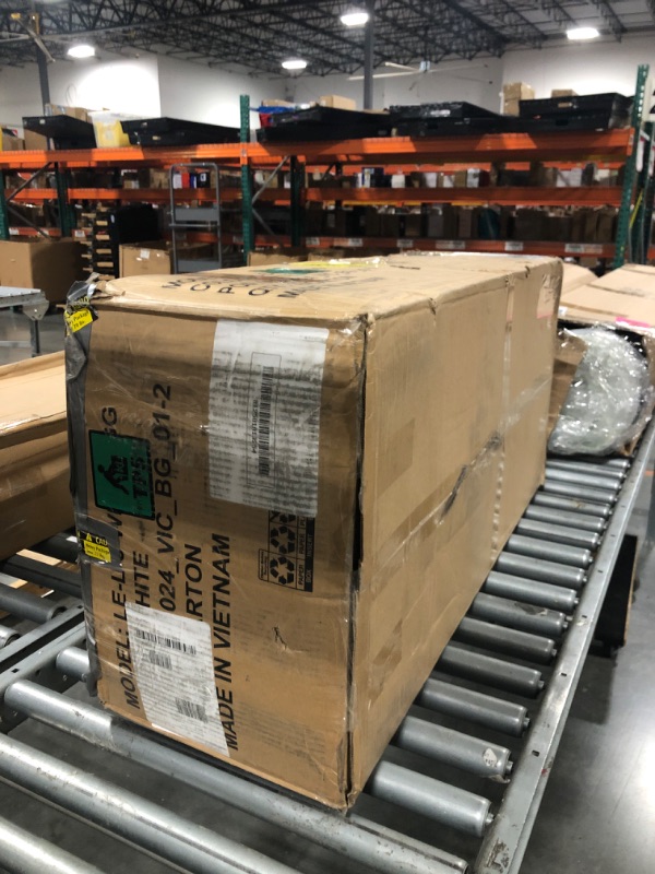 Photo 1 of *MINOR DAMAGE - USED*
Flash Furniture Hercules Set of 10 Indoor/Outdoor Heavy-Duty Plastic Folding Chairs, Foldable Commercial Stacking Chairs with 650-lb. Static Weight Capacity, White