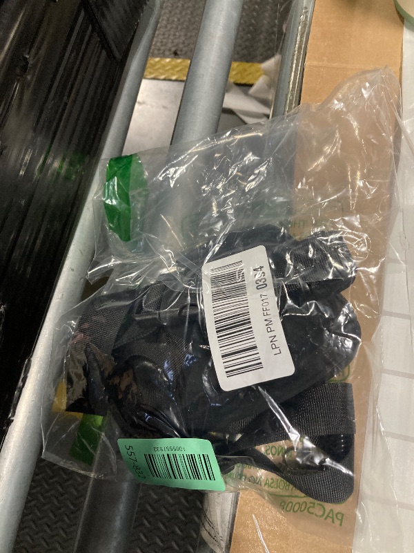 Photo 1 of *USED*
heouvo Dog Treat Pouch with Training Clicker, Upgrade Stronger Magnetic Closure to Avoid Spilling, 1.67 Cup Silicone Treat Bag Fanny Pack with Waist Belt for Pet Training Walking (Black)