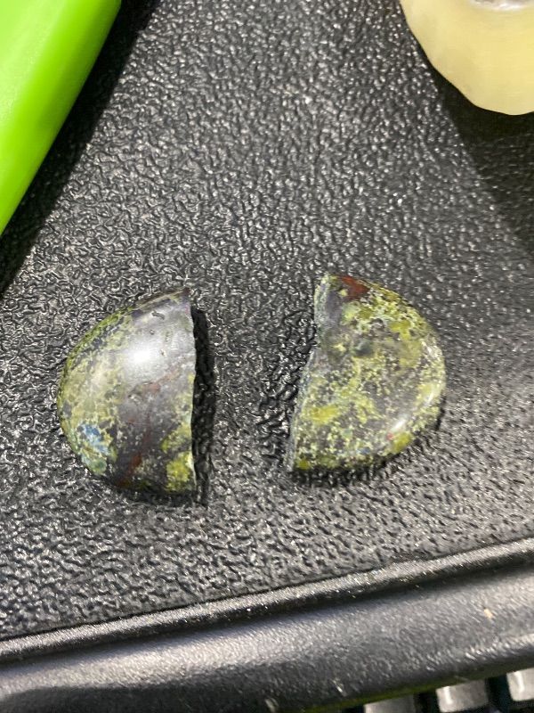 Photo 1 of ***MAJOR DAMAGE*** Amazing Gemstone Dragon Bloodstone Worry Stone Crystals and Healing Stones - Worry Stones for Stress Relief Gifts - Piedra Crystal Fidget for Meditation - Unique Stocking Stuffers and Birthday Gifts