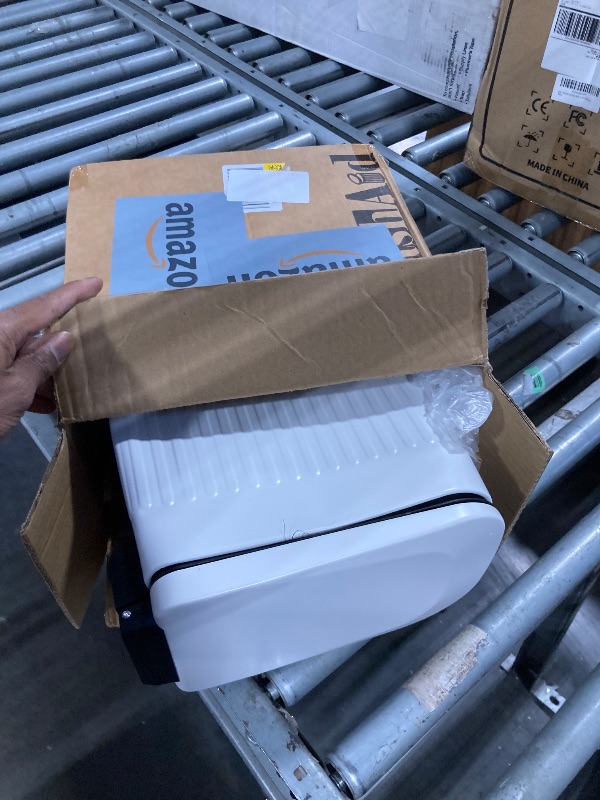 Photo 1 of ** DENTED**
TrashAid Slim Bathroom Trash Can with Lid Soft Close, 6 Liter/1.6 Gallon Stainless Steel Small Garbage Can with Removable Inner Bucket, Step Pedal, Slim Wastebasket for Toilet, Office, Bedroom, White