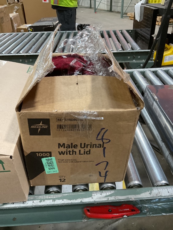 Photo 1 of 27.5 x 82.7 inch Extra Large Burgundy Velvet Christmas Tree Topper Bows with Long Streamers Big Decorative Bow for Wedding Birthday Party Supplies Holiday Home Decor (Burgundy, 27.5 x 82.7'')