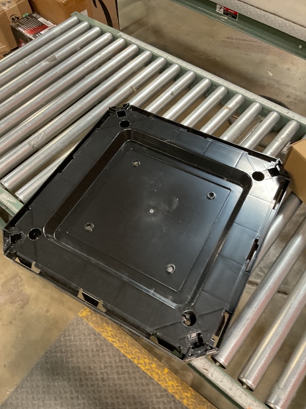 Photo 1 of **MISSING SIDE PANELS**Rubbermaid Commercial Products Landmark Classic Dome Lid Trash Can 50-Gallon Indoor/Outdoor Wastebasket/Garbage Bin for Public Spaces/Mall/Gas Station/School/Hospital/Office/Lobby