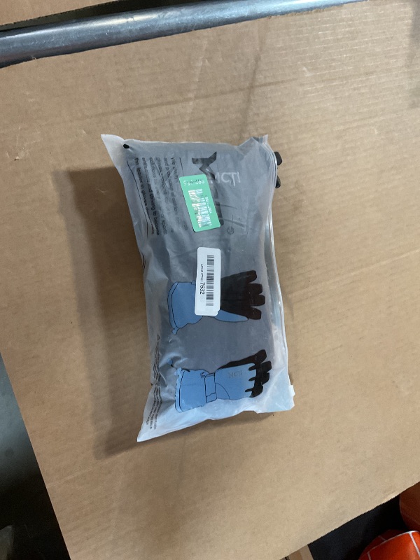 Photo 1 of **ALL BLACK**MCTi Ski Gloves,Winter Waterproof Snowboard Snow 3M Thinsulate Warm Touchscreen Cold Weather Women Gloves Wrist Leashes Rose Red Small