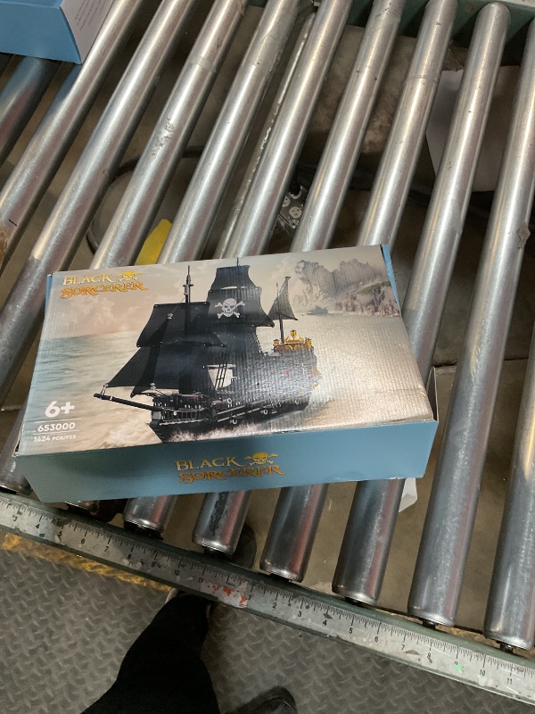 Photo 1 of 1424PCS Pirate Ship Building Blocks Toys,Creator Architecture CorsairBuilding Set(Not Compatible with Lego Pirates of The Caribbean), Wonderful Choice for 6+ Boys, Girls or Adults