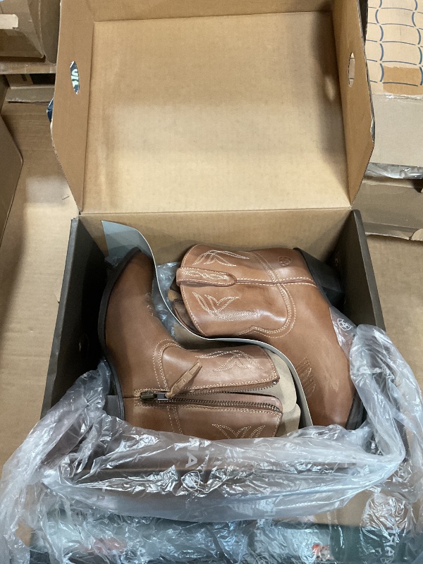 Photo 1 of **LIGHT SCUFFS**Ariat Womens Darlin Western Boot Burnt Sugar 8.5 Wide