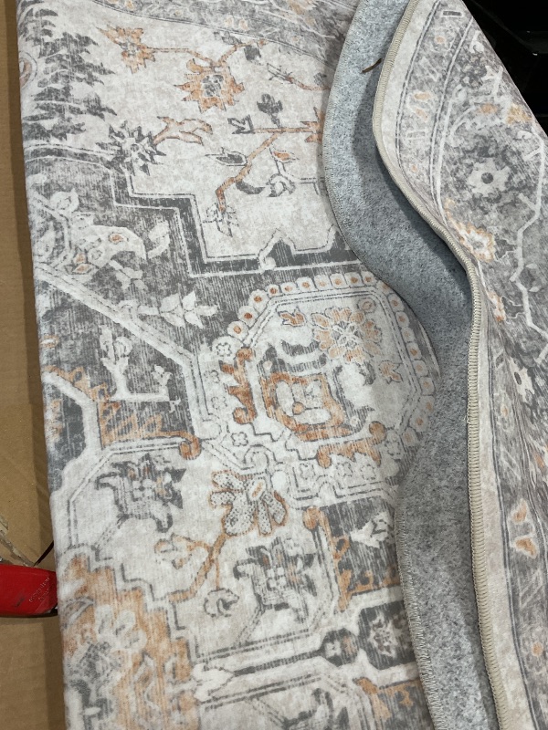 Photo 1 of **DIRT FROM TRANSPORT **4 ft round rug 