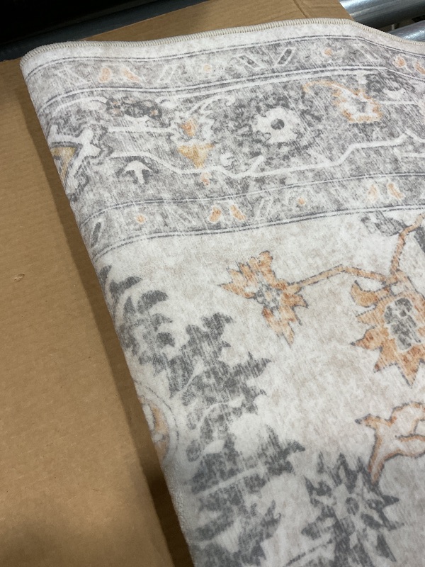 Photo 1 of **DIRT FROM TRANSPORT **4 ft round rug 