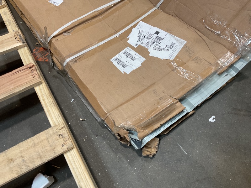 Photo 1 of **MINOR DAMAGE TO CORNERS**Metal siding 