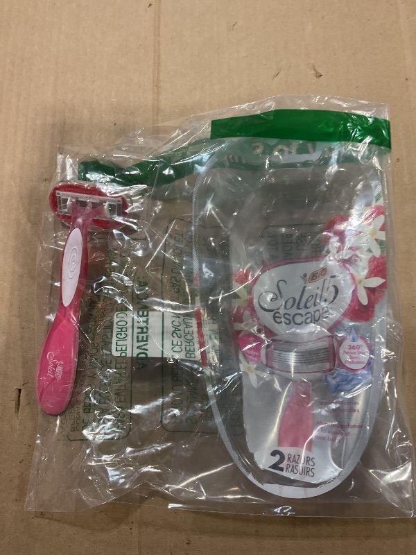 Photo 1 of (((((Only one razor ))))))))BIC Soleil 5 Escape Women's Disposable 5 Blade Razors, Vanilla and Berry Scented Handles, Comfort Shield, 2-Pack