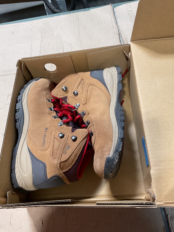 Photo 1 of ***DIRT ON BOTTOM** Columbia Womens Newton Ridge Plus Waterproof Amped, Elk/Mountain Red, 9