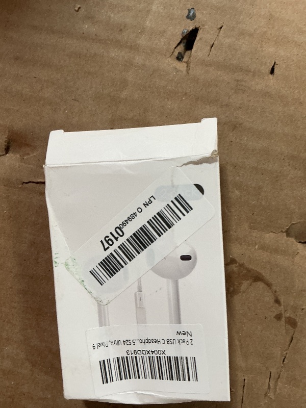 Photo 1 of **DIRTY** 2 Pack USB C Headphones for iPhone 17 16 15, Type C Earphones with Microphone & Remote Control Noise Cancelling Wired Earbuds USB C for iPhone 17 16 15 Pro Max, iPad Pro, Galaxy S25 S24 Ultra, Pixel 9