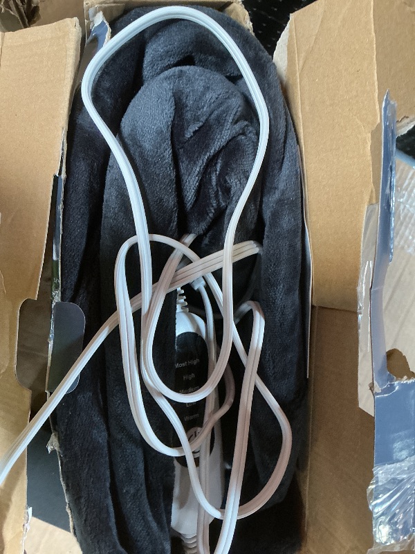 Photo 1 of ***FOR PARTS ONLY/ NON-FUNCTIONAL*** Electric Heated Blanket, Soft Flannel Fabric Heating Blanket Features 5-Level Temperature Adjustment Machine Washable ETL Certified Double-Sided Heating