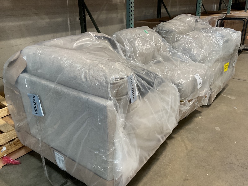 Photo 1 of *** MINOR DAMAGE/DIRTY FROM TRANSPORT***Signature Design by Ashley Kellway Casual 3-Piece Sectional Sofa with Loose Cushions and 4 Accent Pillows, Beige