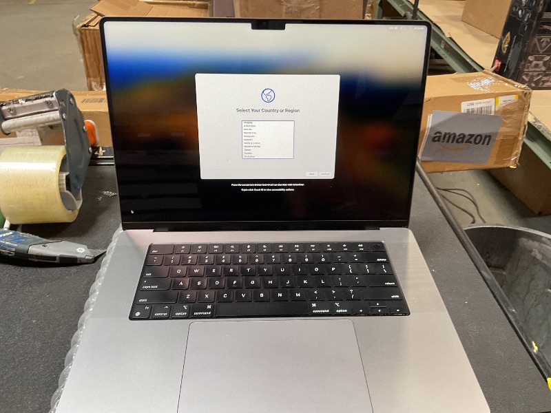 Photo 1 of ***FOR PARTS ONLY / TURNS OFF RIGHT AWAY *** Apple MacBook Pro MODEL A2485 (16")