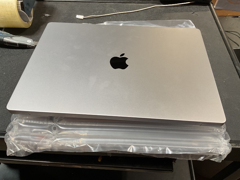 Photo 1 of ***FOR PARTS ONLY / TURNS OFF RIGHT AWAY *** Apple MacBook Pro MODEL A2485 (16")