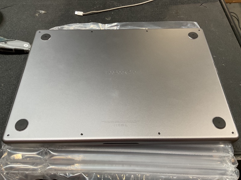 Photo 1 of ***FOR PARTS ONLY / TURNS OFF RIGHT AWAY *** Apple MacBook Pro MODEL A2485 (16")