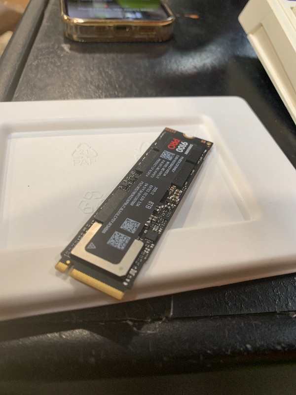 Photo 1 of **NON-FUNCTIONAL** Samsung SSD 9100 PRO 8TB, PCIe 5.0x4 M.2 2280, Seq. Read Speeds Up to 14,800MB/s, Best for AI Computing, Gaming, and Heavy Duty Workstations (MZ VAP8T0B/AM)