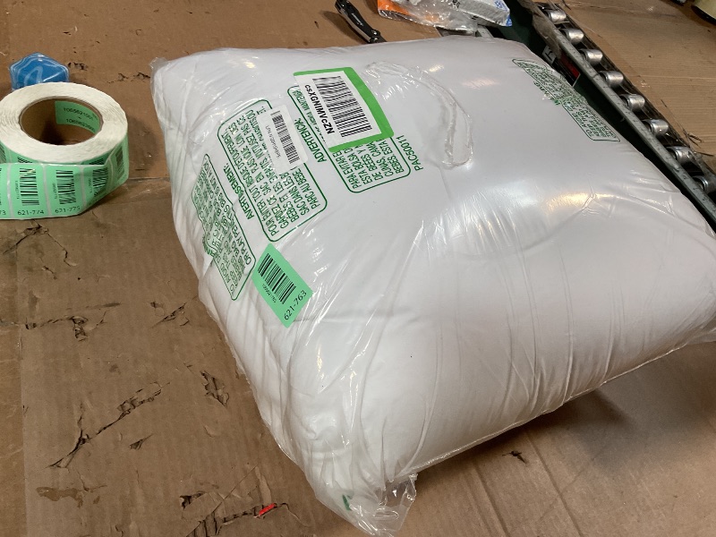 Photo 1 of ***picture for reference only, look through pictures for actual item
White comforter