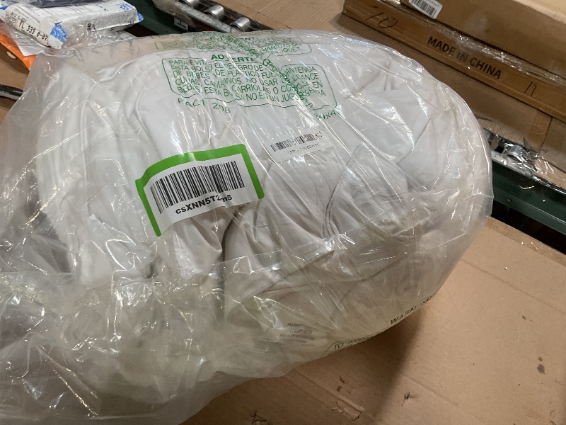Photo 1 of ***picture for reference only, look through pictures for actual item  
White comforter