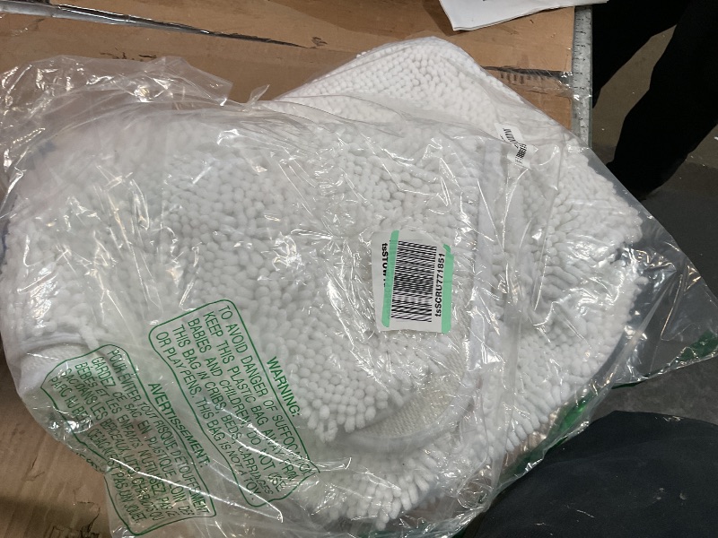 Photo 1 of ***picture for reference only, look through pictures for actual item  
White bathroom mats