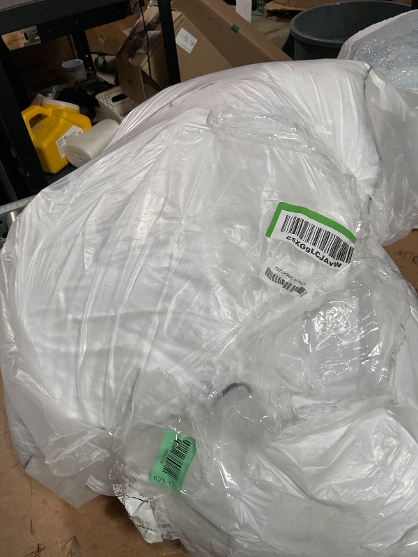 Photo 1 of **ONE HAS DIRT FROM TRANSPORT **3 pillows