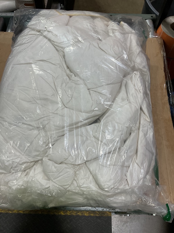 Photo 1 of **USED**Oversized King Comforter 132x120 Extra Large - 1 Piece Down Alternative Duvet Insert with 8 Corner Tabs - All Season Hotel Luxury Pinch Pleat Quilt, Super Soft, Breathable Blanket, White