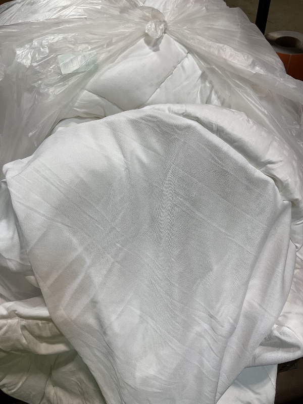 View 2 of ***STYLE DIFFERS SEE PHOTOS*** Vera Wang - Queen Duvet Cover Set, Lightweight Bedding Set with Matching Pillowcases, 3 Piece Bed Set with a Soft & Textured Feel (Abstract Crinkle White)