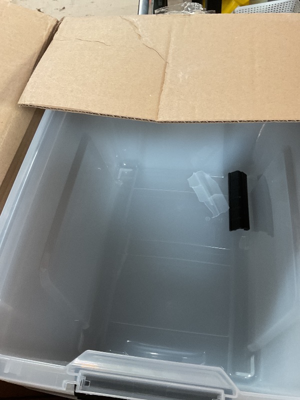 Photo 1 of ****LIDS ARE BROKEN *****IRIS USA 32 QT Plastic Storage Box with Lid and Latches - 6 Pack - BPA-Free, See-Through Organizing Solution, Durable Nestable Stackable Containers, Secure Pull Handle - Clear