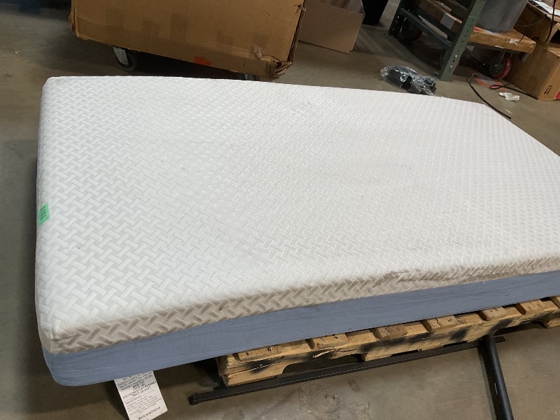 Photo 1 of **DIRT FROM TRANSPORT **Zinus 8-Inch Twin Cooling Essential Memory Foam Mattress, White, Medium Feel, Fiberglass Free, Certified Safe Materials