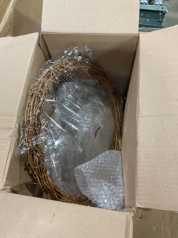 Photo 1 of 16inch Large Natural Grapevine Wreath Rings Rattan Vine Branch Wreath Hoop for DIY Craft Christmas Easter Holiday Decoration Seasonal Decors (1pcs 40cm/16inch)