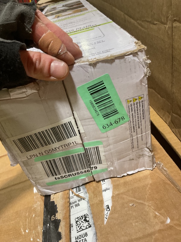 Photo 1 of * MINOR SCUFFS ON EXTERIOR * PowerSmith Voyager PVLR8000A 8000 Lumen Collapsible Cordless Tripod LED Work Light with Battery, Charger & Carry Bag Included. Optional 3-Way Power, Remote Control , Black