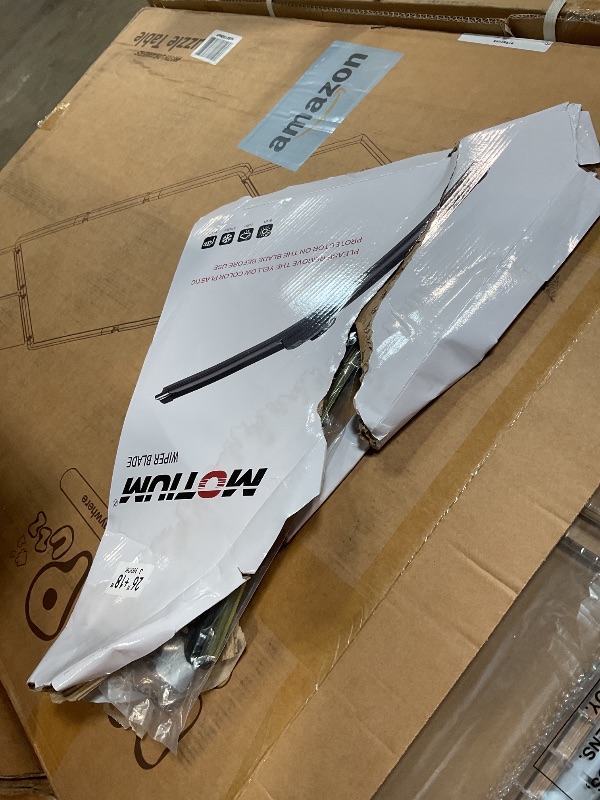 Photo 1 of *** ONE BLADE ***MOTIUM OEM QUALITY Premium All-Season Windshield Wiper Blades (26"+18" pair for front windshield)