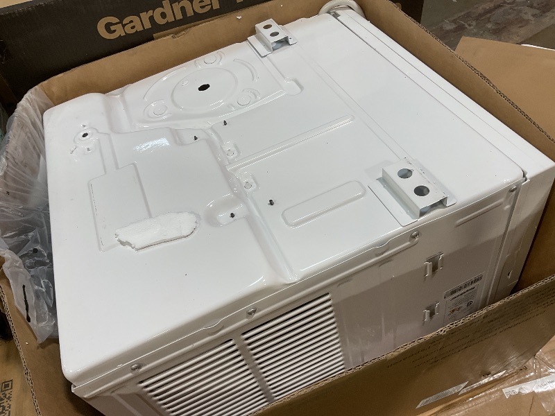 Photo 1 of **SCRAPES. DIRT**Keystone 12,000 BTU Window Air Conditioner with 11,000 BTU Supplemental Heating and Dehumidification, 230V, Window AC Unit for Living Room, Apartment, Medium Sized Rooms up to 550 Sq.Ft.