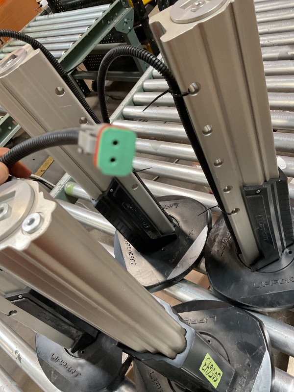 Photo 1 of *** USED/MINOR DAMAGE*** Hydraulic Leveling System / LIPPERT