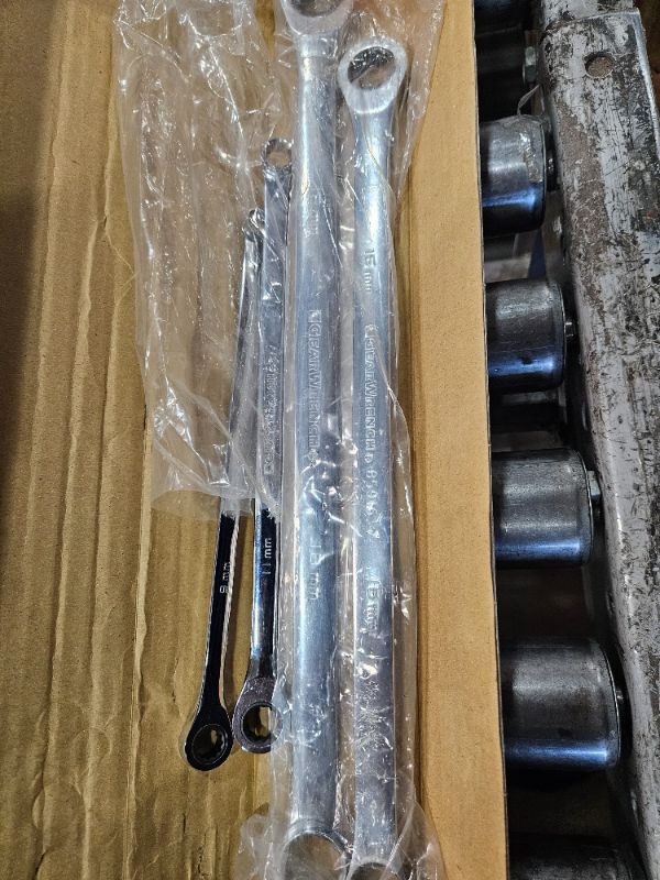 Photo 5 of GEAWRENCH 4 only Pc. Gearbox XL Ratcheting Wrench Set, Metric - 85988
