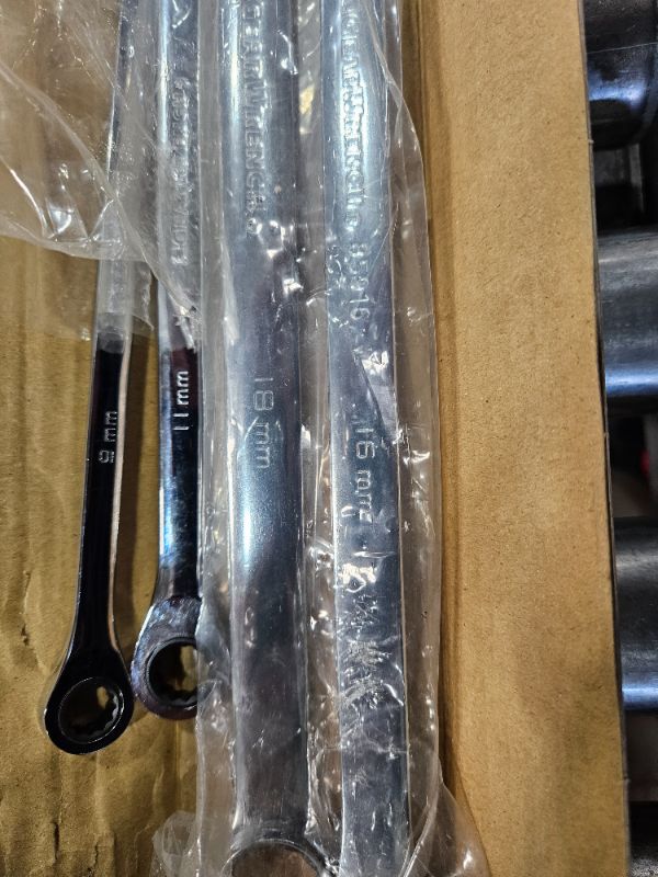 Photo 4 of GEAWRENCH 4 only Pc. Gearbox XL Ratcheting Wrench Set, Metric - 85988
