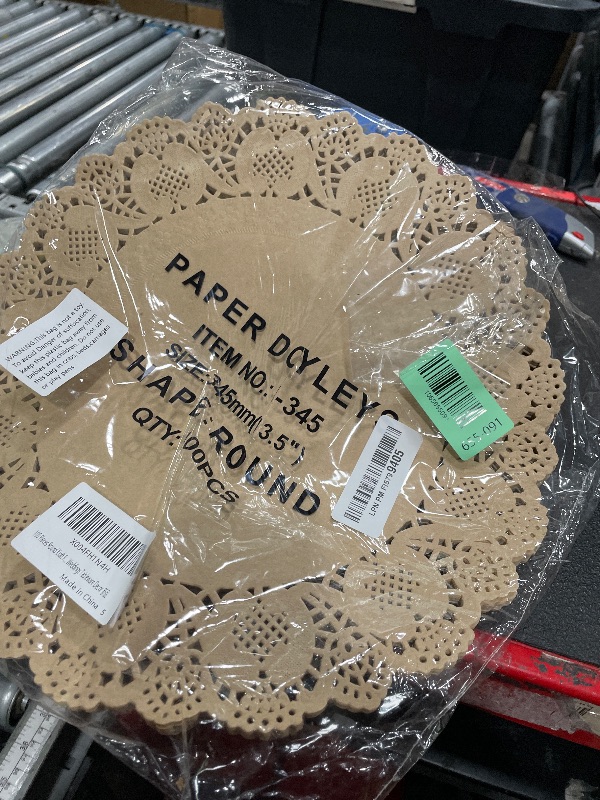 Photo 1 of 100 Pieces Round Kraft Paper Doilies 13.5 Inches Lace Papers Doilies Disposable Decorative Place Mats Table Pads for Food Cakes Crafts Party Weddings Tableware Decor