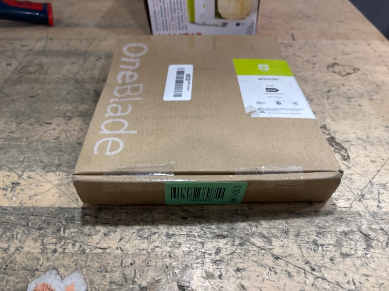 Photo 1 of **MISSING BLADE*** Norelco Philips OneBlade 360 Hybrid Face, Electric Beard Trimmer and Shaver, with 360 Blade Technology, 1x 360 Blade for Face, 5in1 Adjustable Comb, Model QP2724/90