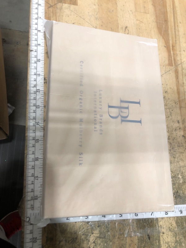 Photo 1 of **FACTORY SEALED** Silk Pillow Cases Certified Organic 100% Pure Mulberry Silk Pillowcase Grade 6A 25 Momme Pillowcase (Ivory, Queen, Pack of 2)