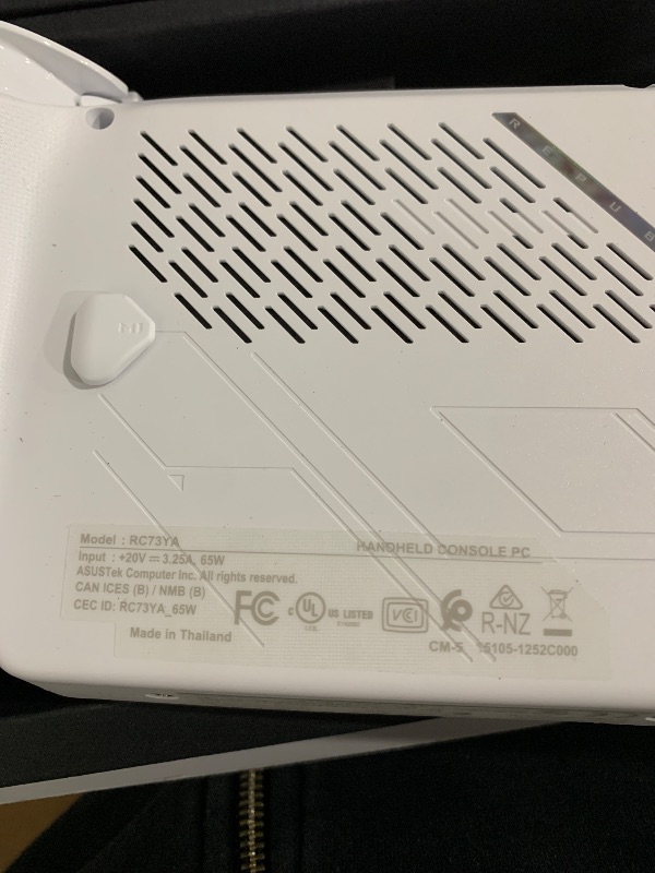 Photo 1 of ASUS ROG Xbox Ally – 7” 1080p 120Hz Touchscreen Gaming Handheld, 3-month Xbox Game Pass Premium included, AMD Ryzen Z2 A, 16GB RAM, 512GB SSD, White