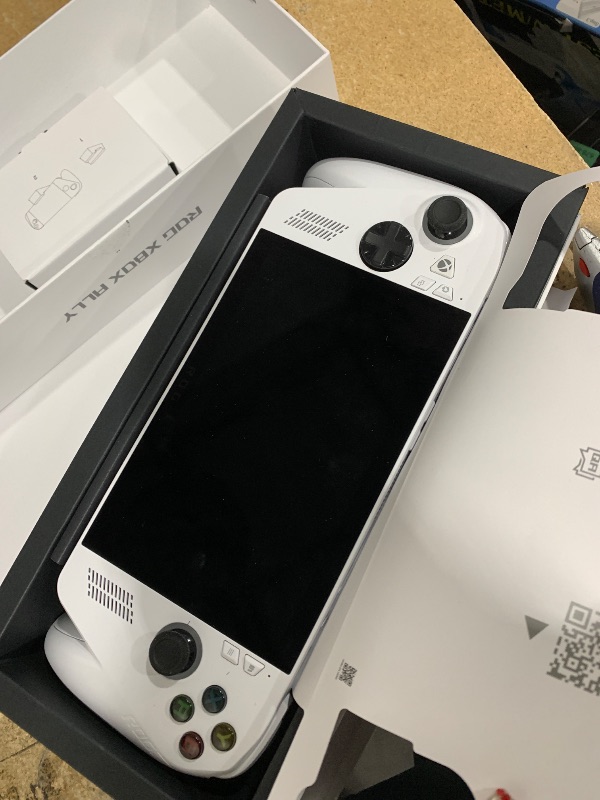 Photo 1 of ASUS ROG Xbox Ally – 7” 1080p 120Hz Touchscreen Gaming Handheld, 3-month Xbox Game Pass Premium included, AMD Ryzen Z2 A, 16GB RAM, 512GB SSD, White