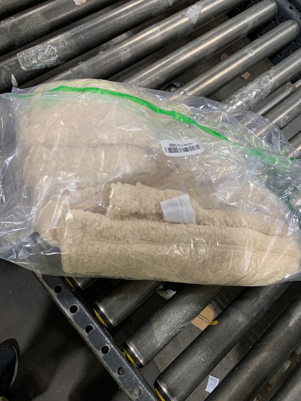 Photo 1 of 1 Pack 3 Calming Blankets Fluffy Premium Fleece Pet Blanket Soft Sherpa Throw for Dog Puppy Cat Beige Medium (30" x20'')