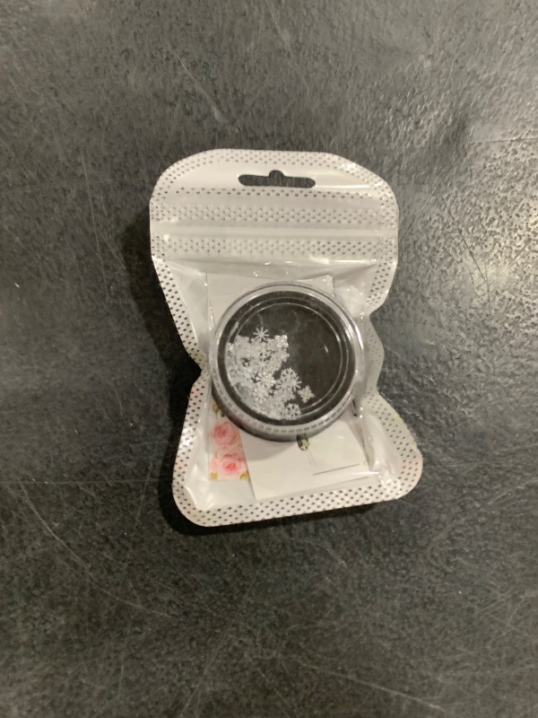 Photo 1 of 100Pcs Snowflake Christmas Nail Glitter Sequins, 3D White Snow Sparkly Flakes Nail Design Winter DIY Nail Decals Snowflakes Sequins for Nails Art Accessories Xmas Nail Supplies Manicure Decoration